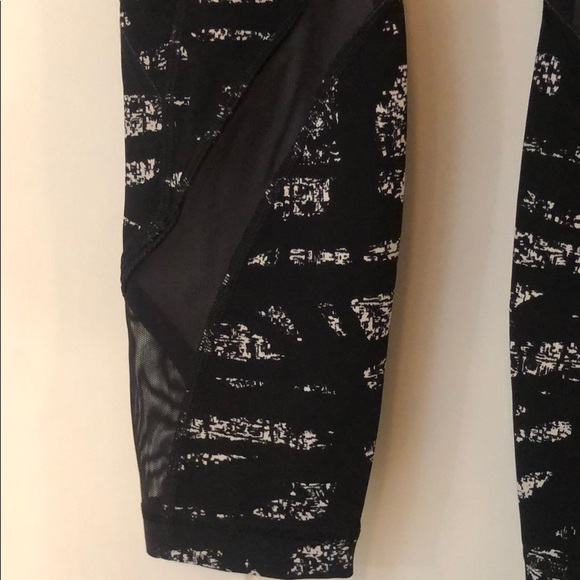 Lulu lemon pants approx 24” inseam size 6 - Picture 3 of 3